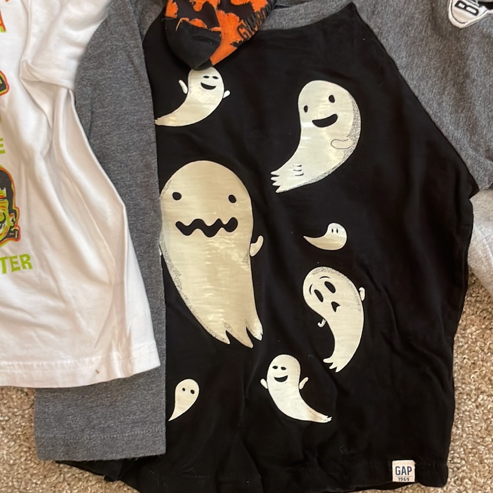 5 Halloween t shirts, all 3T - Picture 3 of 5